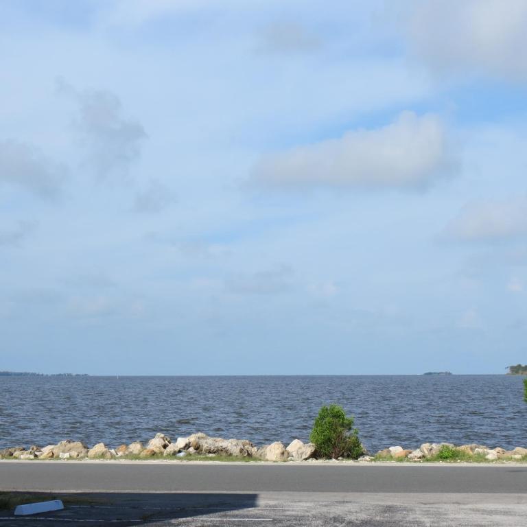 Beach Front Motel Cedar Key Exterior photo