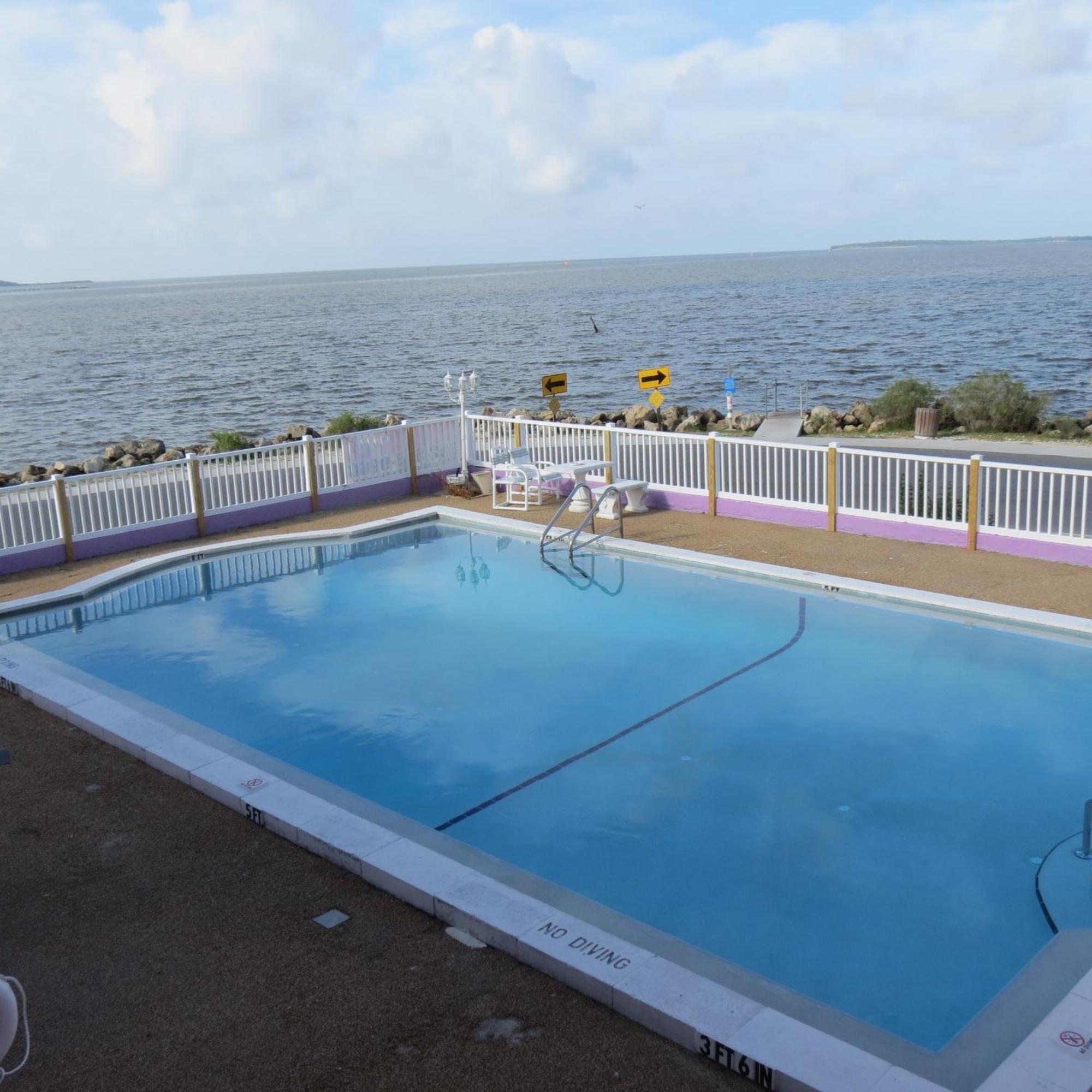 Beach Front Motel Cedar Key Exterior photo
