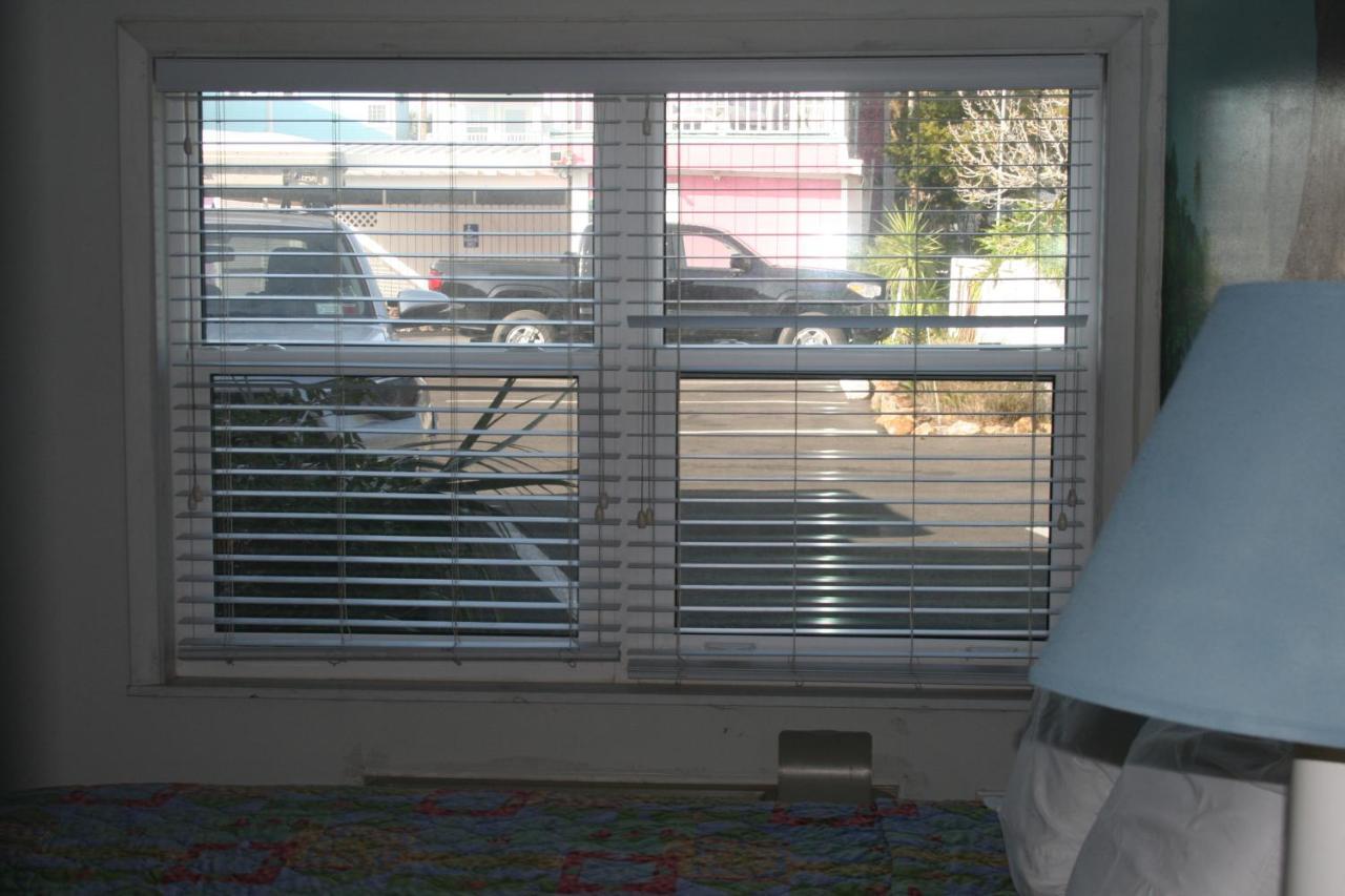 Beach Front Motel Cedar Key Exterior photo
