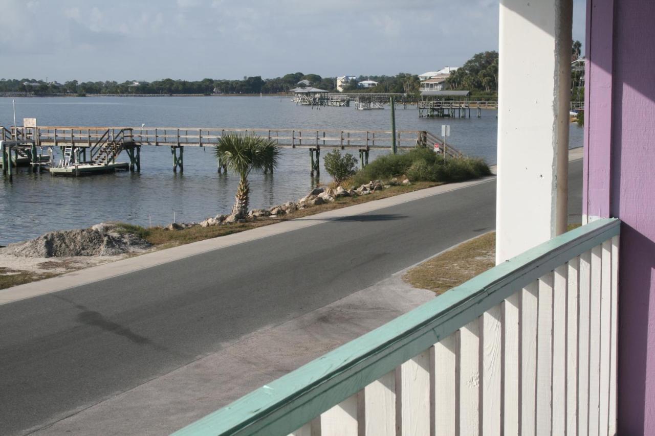 Beach Front Motel Cedar Key Exterior photo
