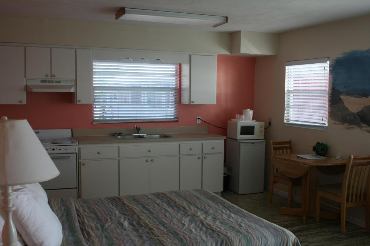 Beach Front Motel Cedar Key Exterior photo
