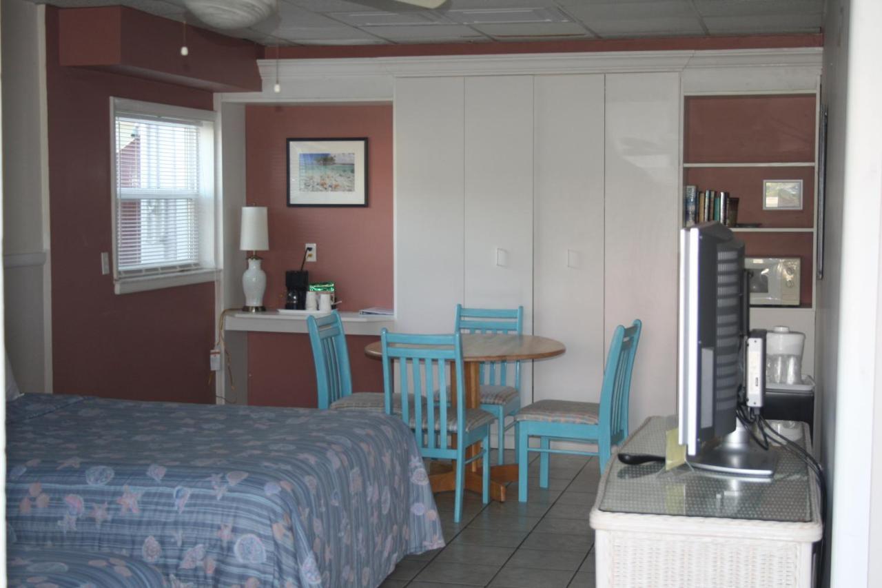 Beach Front Motel Cedar Key Exterior photo
