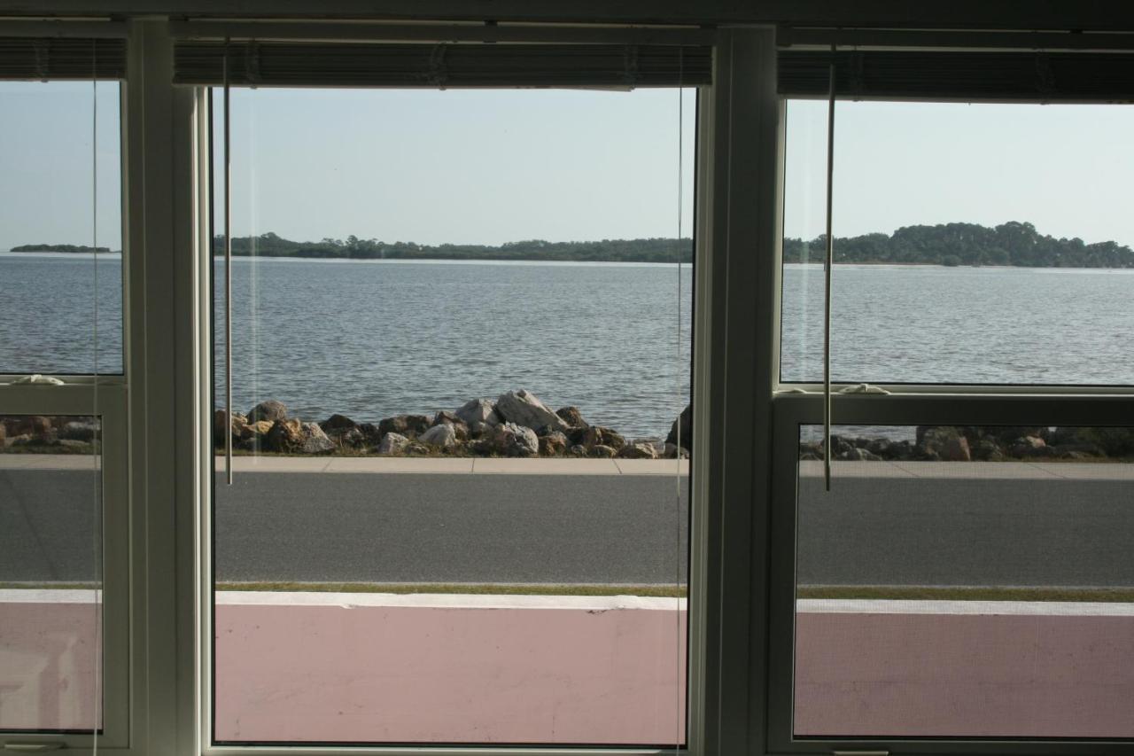 Beach Front Motel Cedar Key Exterior photo