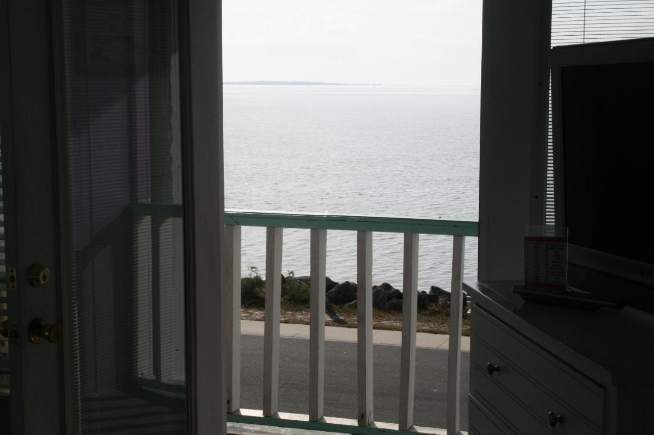 Beach Front Motel Cedar Key Exterior photo