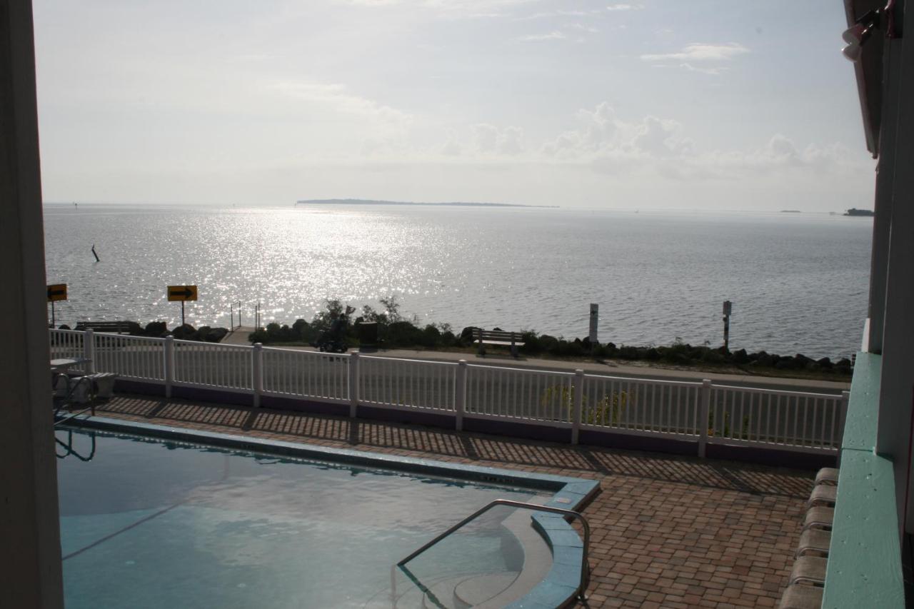 Beach Front Motel Cedar Key Exterior photo